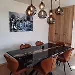 Lichtrijk En Comfortabel Hoekappartement Met Gratis Parking En Zeer Gelegen - Comme Chez Soi