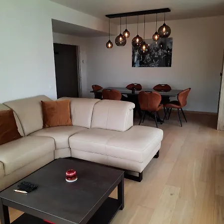 Lichtrijk En Comfortabel Hoekappartement Met Gratis Parking En Zeer Gelegen - Comme Chez Soi Oostende