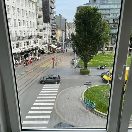 Lichtrijk En Comfortabel Hoekappartement Met Gratis Parking En Zeer Gelegen - Comme Chez Soi