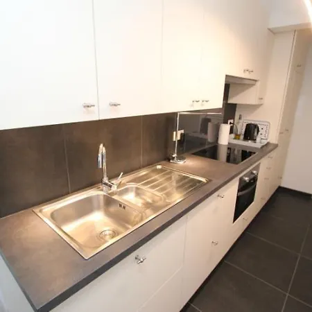 Lichtrijk En Comfortabel Hoekappartement Met Gratis Parking En Zeer Gelegen - Comme Chez Soi *