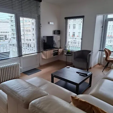 Lichtrijk En Comfortabel Hoekappartement Met Gratis Parking En Zeer Gelegen - Comme Chez Soi Apartmán *