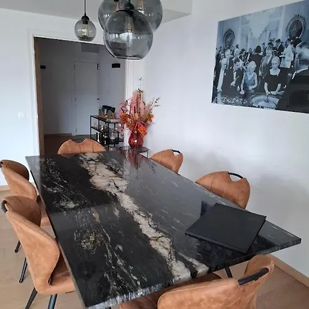 Lichtrijk En Comfortabel Hoekappartement Met Gratis Parking En Zeer Gelegen - Comme Chez Soi Oostende