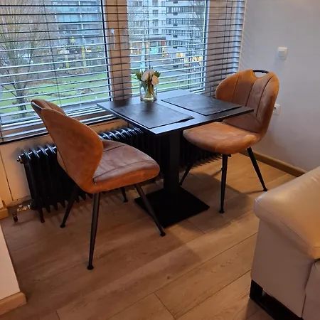 Lichtrijk En Comfortabel Hoekappartement Met Gratis Parking En Zeer Gelegen - Comme Chez Soi 아파트 *