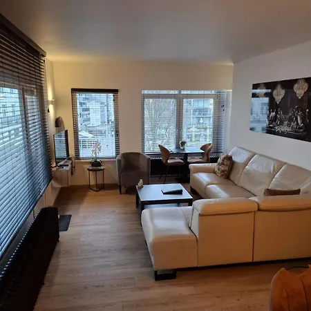 Lichtrijk En Comfortabel Hoekappartement Met Gratis Parking En Zeer Gelegen - Comme Chez Soi