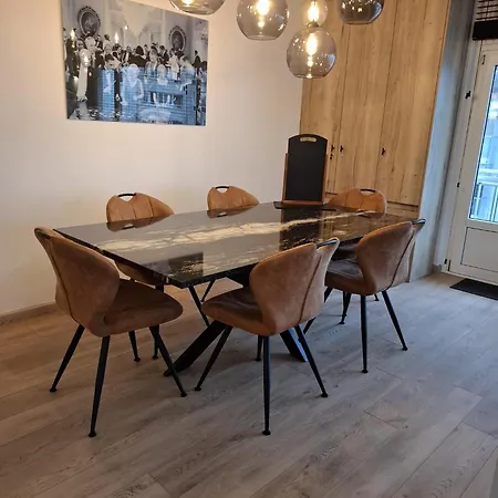 Lichtrijk En Comfortabel Hoekappartement Met Gratis Parking En Zeer Gelegen - Comme Chez Soi Διαμέρισμα