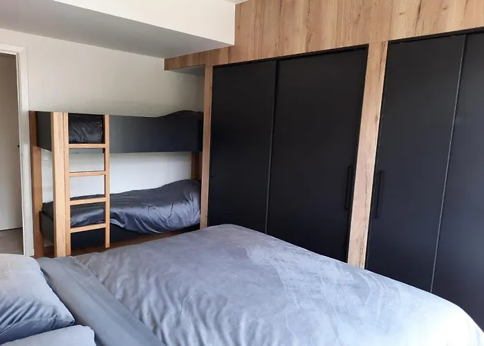 Lichtrijk En Comfortabel Hoekappartement Met Gratis Parking En Zeer Gelegen - Comme Chez Soi Appartement *