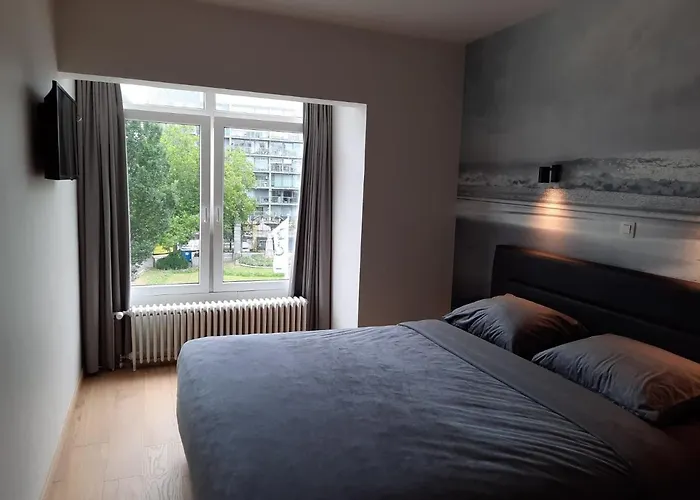 Lichtrijk En Comfortabel Hoekappartement Met Gratis Parking En Zeer Gelegen - Comme Chez Soi *