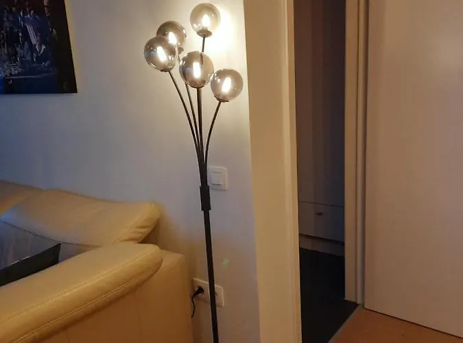 Lichtrijk En Comfortabel Hoekappartement Met Gratis Parking En Zeer Gelegen - Comme Chez Soi *