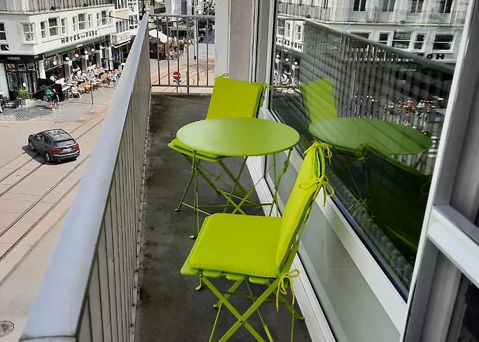 Appartement Lichtrijk En Comfortabel Hoekappartement Met Gratis Parking En Zeer Gelegen - Comme Chez Soi *