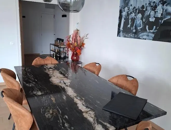 Lichtrijk En Comfortabel Hoekappartement Met Gratis Parking En Zeer Gelegen - Comme Chez Soi Ostende