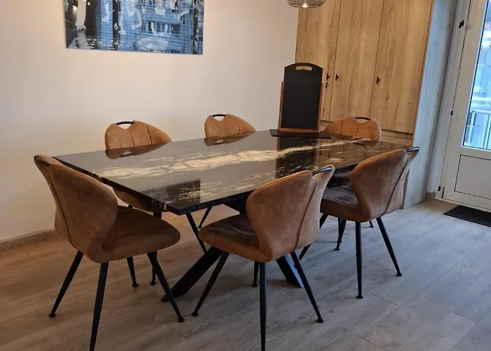 Lichtrijk En Comfortabel Hoekappartement Met Gratis Parking En Zeer Gelegen - Comme Chez Soi Appartement