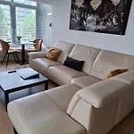 Daire Lichtrijk En Comfortabel Hoekappartement Met Gratis Parking En Zeer Gelegen - Comme Chez Soi