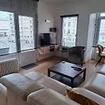 Lichtrijk En Comfortabel Hoekappartement Met Gratis Parking En Zeer Gelegen - Comme Chez Soi Daire *