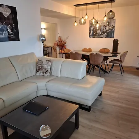 Lichtrijk En Comfortabel Hoekappartement Met Gratis Parking En Zeer Gelegen - Comme Chez Soi Daire
